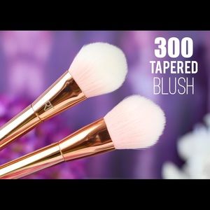 Real Technique Blush Brush Bold Metals 300 Tapered